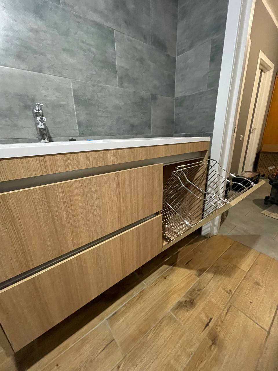 Modern Medium Gray Kitchen